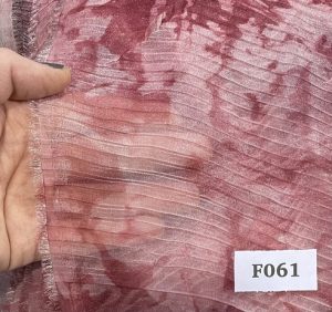 F061 White and Red Crinkle