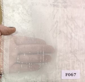 F067 Faint Silver Patterns