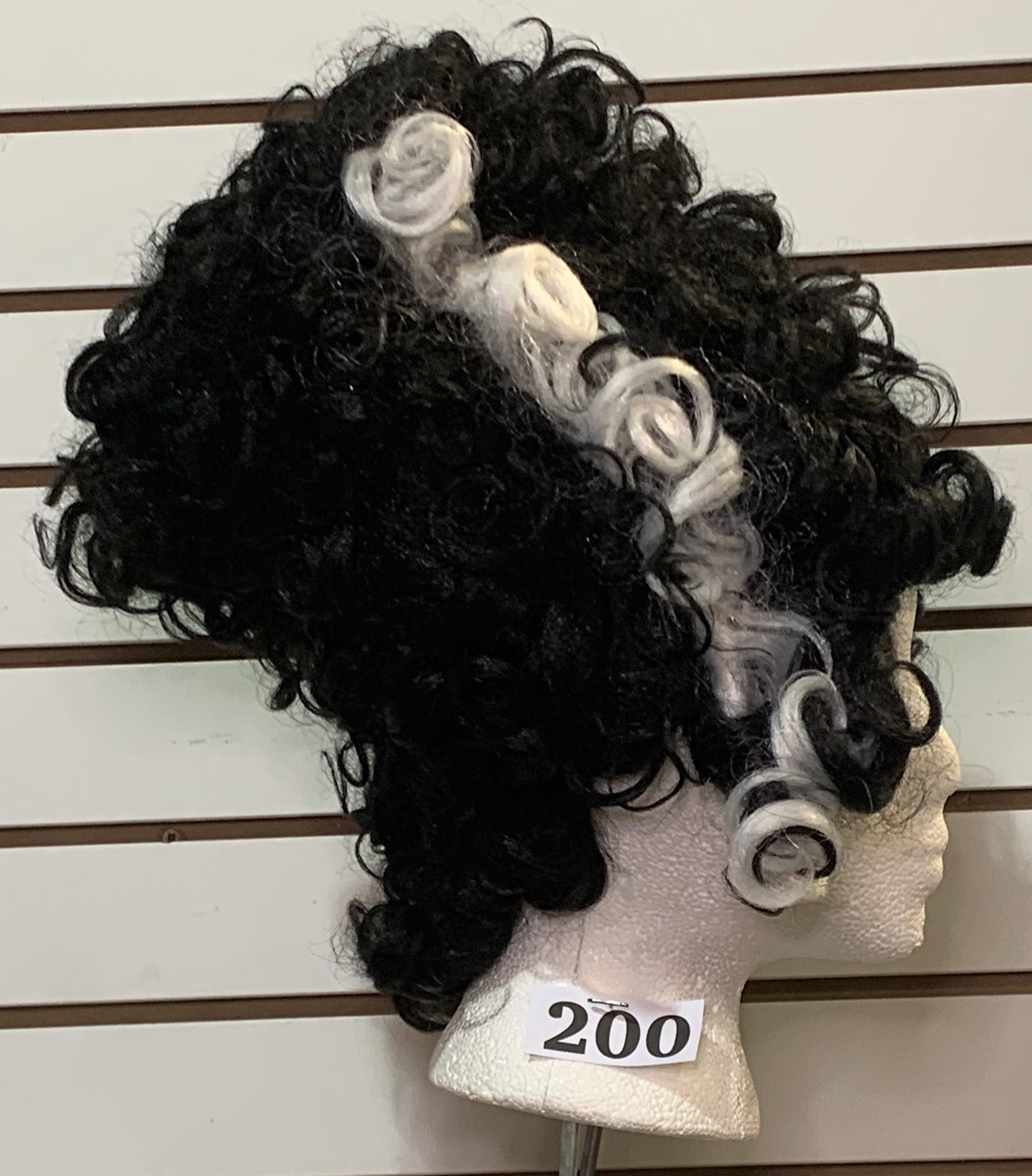 Rental Wig 0200 Theatre Garage